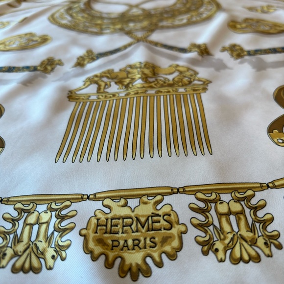 ššSOLDššVintage 1975 Design Hermes CarrĆ© Les Cavalierās Dāor Silk Scarf - Picture 12 of 15